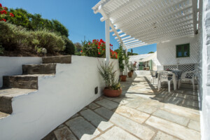 9.6 Guest House Entrance & Veranda S