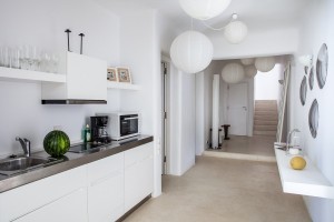 Villa-Coral-kitchen-5-Infinity-pool-view-party