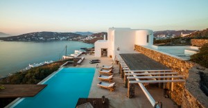 Villa-Coral-pool-14-Infinity-pool-view-party
