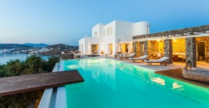 Villa-Coral-pool-18-Infinity-pool-view-party