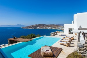 Villa-Coral-pool-4-Infinity-pool-view-party